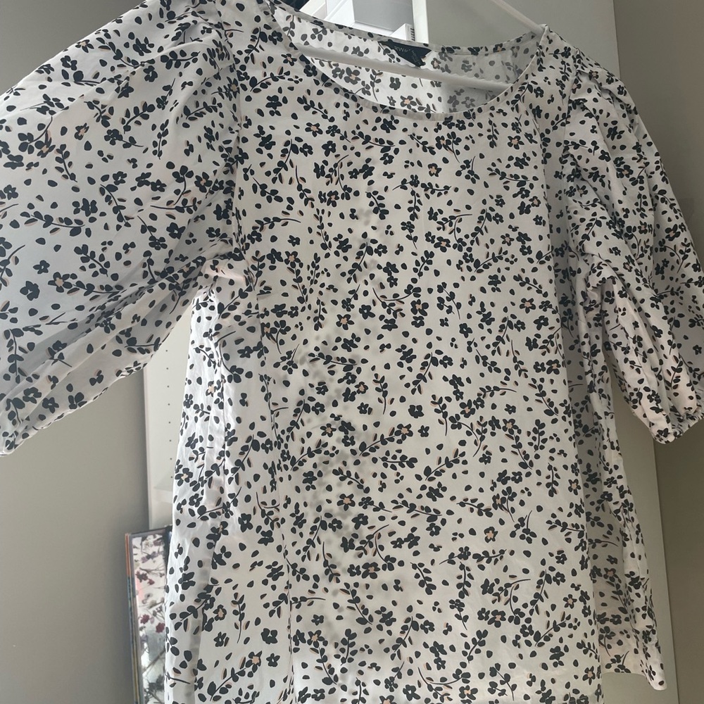 RW&CO. White Puff-Sleeve Floral Dress with Black Print